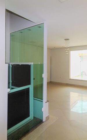 Casa à venda com 120m², 2 quartos e 2 vagas Casa à venda com 120m², 2 quartos e 2 vagasSala