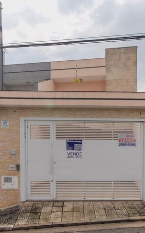 Casa à venda com 120m², 2 quartos e 2 vagas Casa à venda com 120m², 2 quartos e 2 vagasFachada