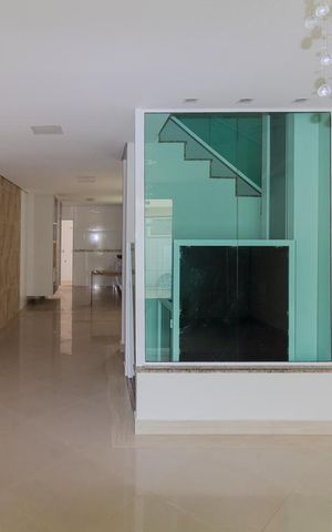 Casa à venda com 120m², 2 quartos e 2 vagas Casa à venda com 120m², 2 quartos e 2 vagasSala