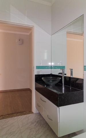 Casa à venda com 120m², 2 quartos e 2 vagas Casa à venda com 120m², 2 quartos e 2 vagasBanheiro da Suíte 1