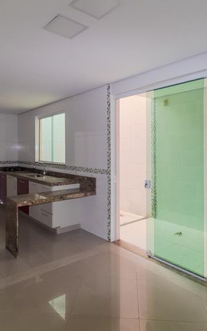Casa à venda com 120m², 2 quartos e 2 vagas Casa à venda com 120m², 2 quartos e 2 vagasCozinha