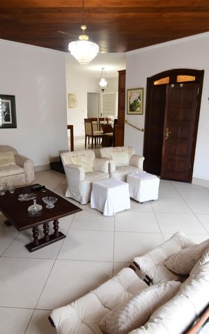 Casa à venda com 209m², 3 quartos e 2 vagasSala