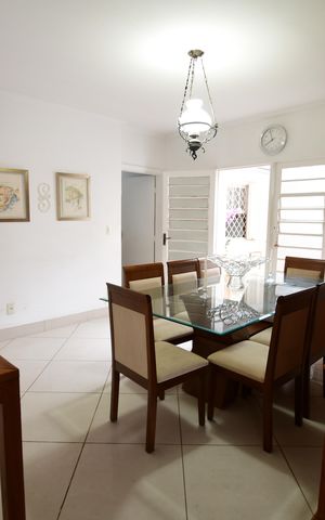 Casa à venda com 209m², 3 quartos e 2 vagasSala