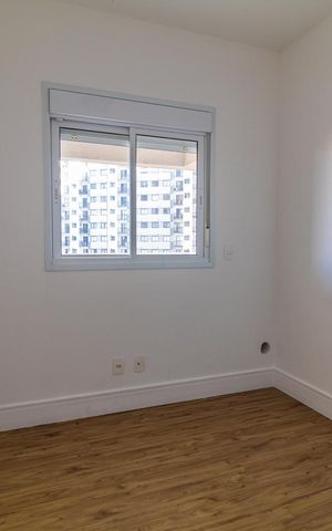 Apartamento à venda com 65m², 2 quartos e 1 vaga Apartamento à venda com 65m², 2 quartos e 1 vagaJanela com vista para o prédio ao lado, com madeira no chão e iluminação boa.