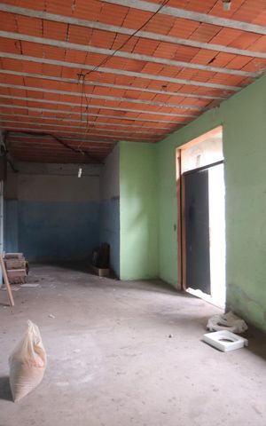 Casa à venda com 170m², 3 quartos e 5 vagasSalão