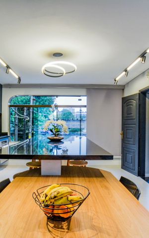 Casa à venda com 240m², 2 quartos e 3 vagas Casa à venda com 240m², 2 quartos e 3 vagasCozinha