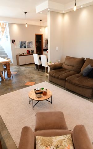 Casa à venda com 165m², 3 quartos e 3 vagasSala
