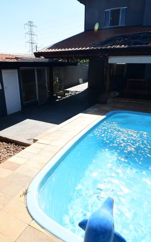Casa à venda com 165m², 3 quartos e 3 vagasPiscina