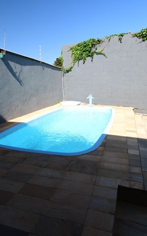 Casa à venda com 165m², 3 quartos e 3 vagasPiscina