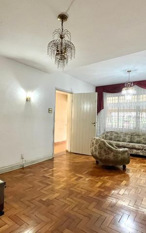 Casa à venda com 143m², 2 quartos e 2 vagas Casa à venda com 143m², 2 quartos e 2 vagasSala
