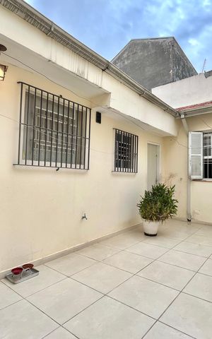 Casa à venda com 143m², 2 quartos e 2 vagas Casa à venda com 143m², 2 quartos e 2 vagasQuintal