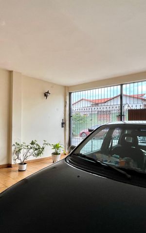 Casa à venda com 143m², 2 quartos e 2 vagas Casa à venda com 143m², 2 quartos e 2 vagasGaragem