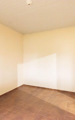 Casa para alugar com 80m², 2 quartos e 6 vagas