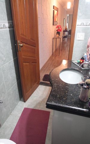 Casa à venda com 274m², 3 quartos e 6 vagasBanheiro 2