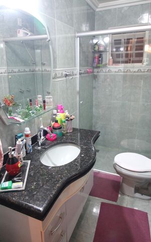 Casa à venda com 274m², 3 quartos e 6 vagasBanheiro 2