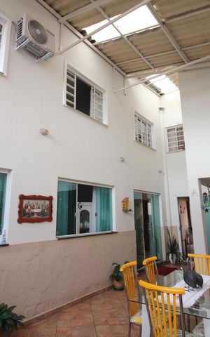 Casa à venda com 274m², 3 quartos e 6 vagasQuintal