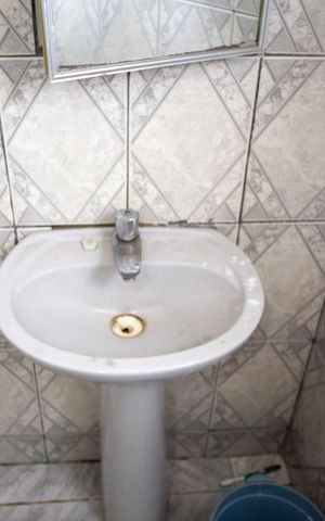 Casa à venda com 40m², 1 quarto e 6 vagasBanheiro