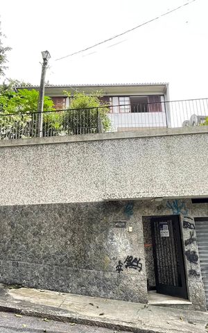 Casa à venda com 300m², 3 quartos e 1 vaga Casa à venda com 300m², 3 quartos e 1 vagaFachada