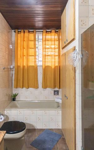 Casa à venda com 300m², 3 quartos e 1 vagaBanheiro