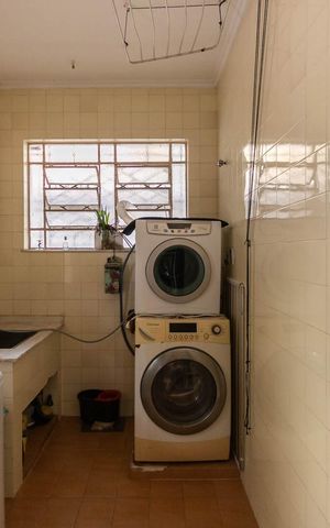 Casa à venda com 300m², 3 quartos e 1 vagaÁrea de Serviço