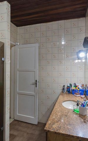 Casa à venda com 300m², 3 quartos e 1 vagaBanheiro