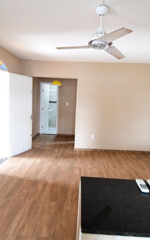 Casa à venda com 100m², 3 quartos e 8 vagasSala