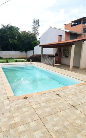 Casa à venda com 100m², 3 quartos e 8 vagasPiscina