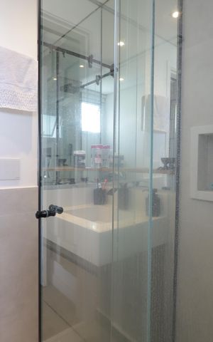 Apartamento à venda com 69m², 2 quartos e 2 vagasBanheiro da Suíte
