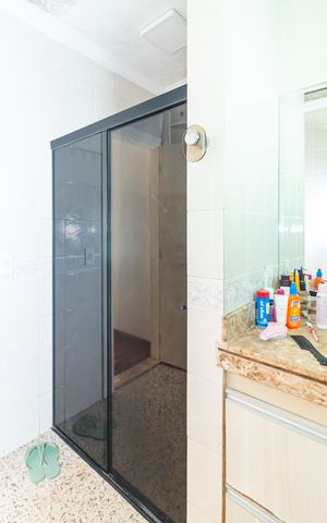 Casa à venda com 230m², 3 quartos e 3 vagas