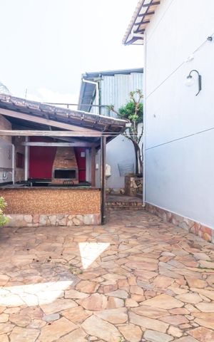 Casa à venda com 230m², 3 quartos e 3 vagas