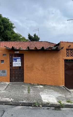 Casa à venda com 206m², 2 quartos e 1 vaga Casa à venda com 206m², 2 quartos e 1 vagaFachada