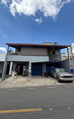 Casa para alugar com 360m², 4 quartos e 1 vaga Casa para alugar com 360m², 4 quartos e 1 vagaFachada