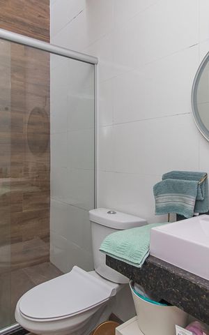 Casa de condomínio à venda com 170m², 3 quartos e 1 vagaBanheiro