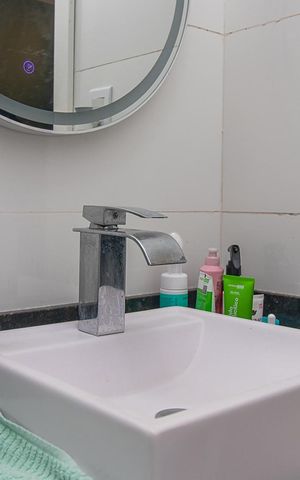 Casa de condomínio à venda com 170m², 3 quartos e 1 vagaBanheiro