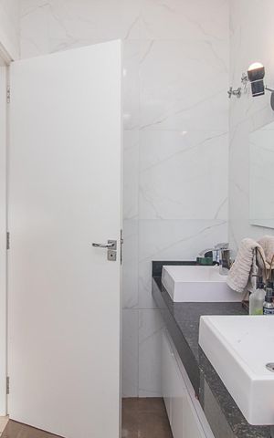 Casa de condomínio à venda com 170m², 3 quartos e 1 vagaBanheiro