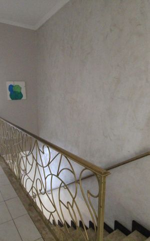 Casa à venda com 180m², 4 quartos e 2 vagasEscada