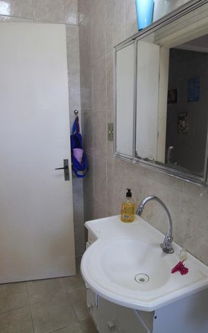 Casa à venda com 180m², 4 quartos e 2 vagasBanheiro 1