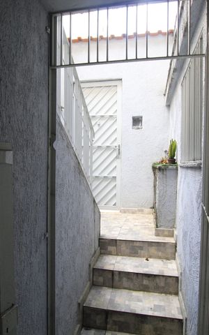 Casa à venda com 180m², 4 quartos e 2 vagasEscada