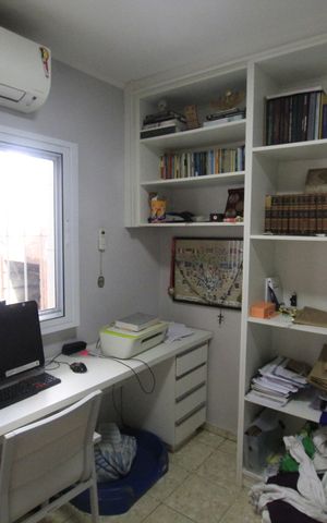 Casa à venda com 180m², 4 quartos e 2 vagasEscritório