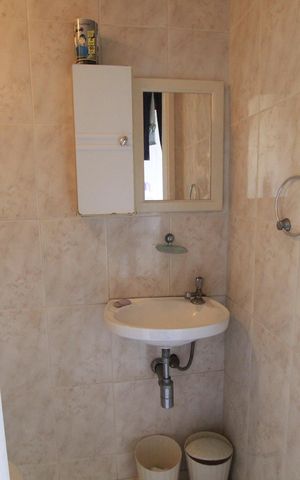 Casa à venda com 180m², 4 quartos e 2 vagasBanheiro da área de serviço