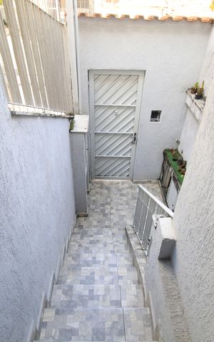 Casa à venda com 180m², 4 quartos e 2 vagasescadas