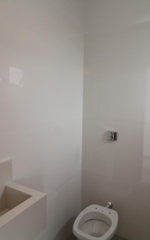 Casa à venda com 80m², 2 quartos e 2 vagasBanheiro da Suíte 2