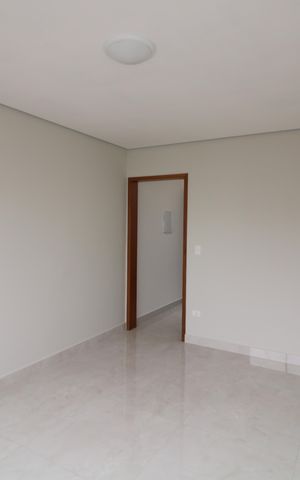 Casa à venda com 80m², 2 quartos e 2 vagasSala