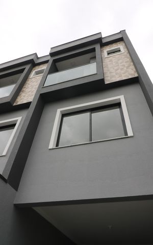 Casa à venda com 80m², 2 quartos e 2 vagasFachada