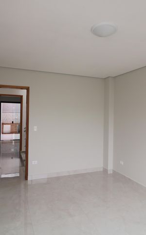 Casa à venda com 80m², 2 quartos e 2 vagasSala