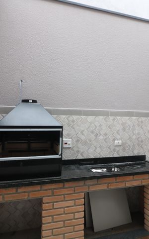 Casa à venda com 80m², 2 quartos e 2 vagasChurrasqueira