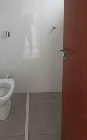 Casa à venda com 80m², 2 quartos e 2 vagas Casa à venda com 80m², 2 quartos e 2 vagasBanheiro da Suite