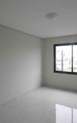Casa à venda com 80m², 2 quartos e 2 vagas Casa à venda com 80m², 2 quartos e 2 vagasSala