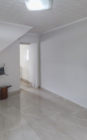 Casa à venda com 103m², 2 quartos e 2 vagas Casa à venda com 103m², 2 quartos e 2 vagasSala