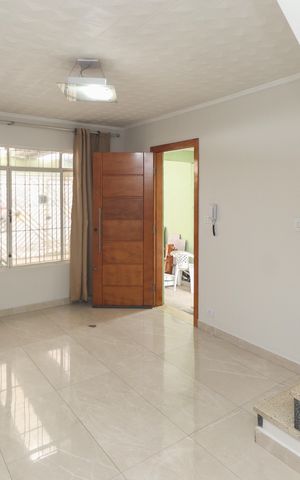 Casa à venda com 103m², 2 quartos e 2 vagas Casa à venda com 103m², 2 quartos e 2 vagasSala